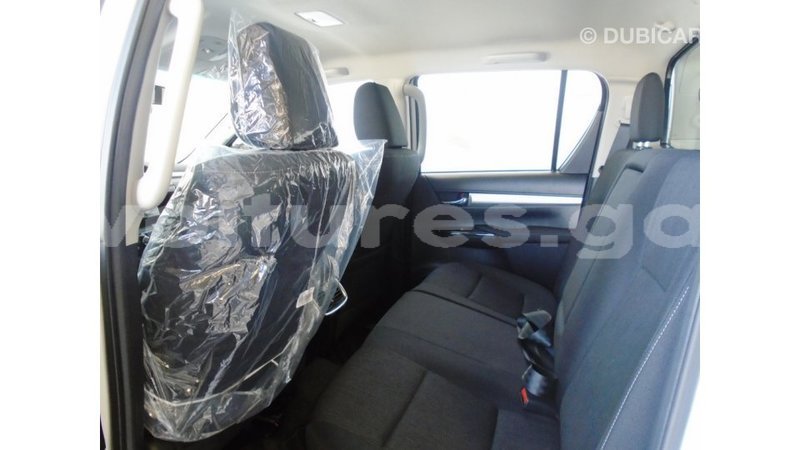 Big with watermark toyota hilux estuaire import dubai 4393