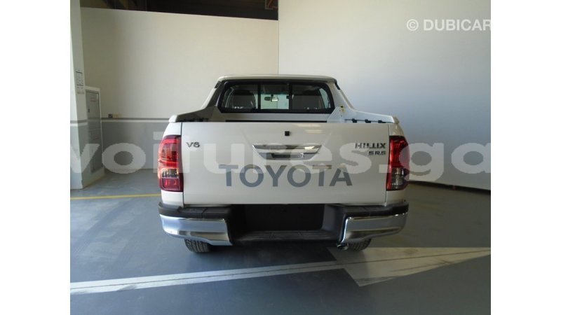 Big with watermark toyota hilux estuaire import dubai 4393