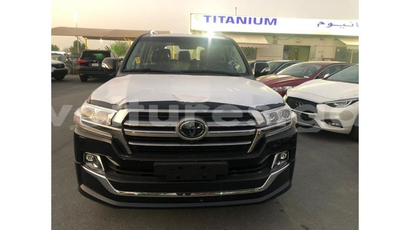 Big with watermark toyota land cruiser estuaire import dubai 4402