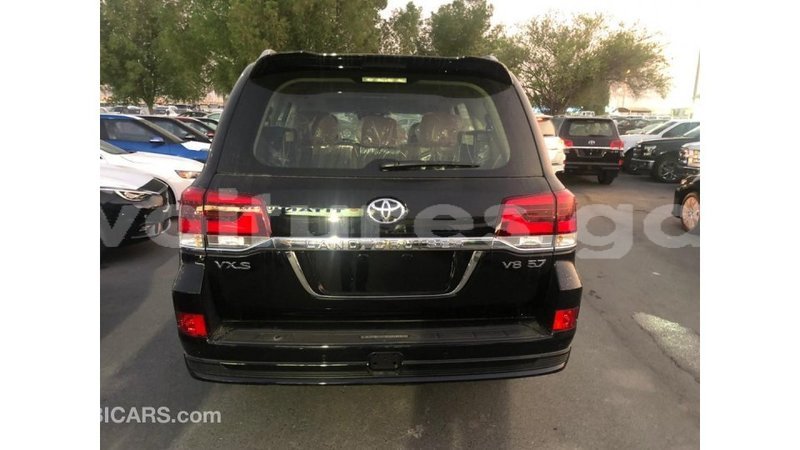 Big with watermark toyota land cruiser estuaire import dubai 4402