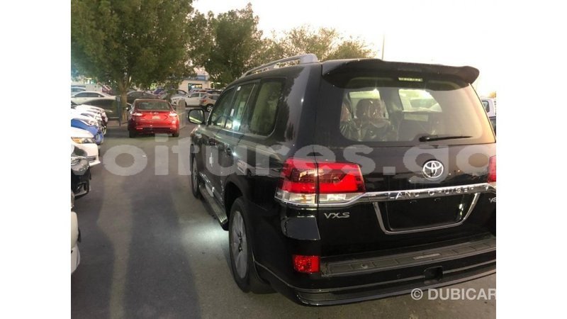 Big with watermark toyota land cruiser estuaire import dubai 4402