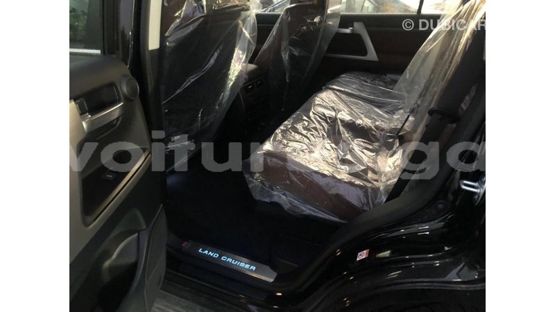 Big with watermark toyota land cruiser estuaire import dubai 4402