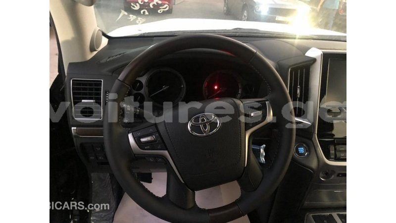 Big with watermark toyota land cruiser estuaire import dubai 4402