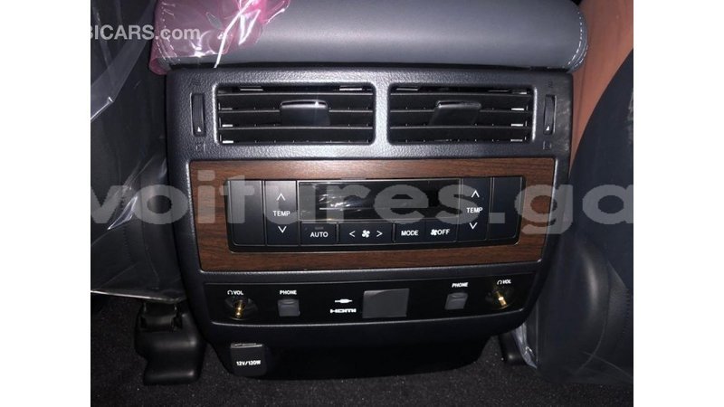 Big with watermark toyota land cruiser estuaire import dubai 4402