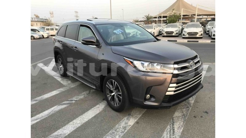 Big with watermark toyota highlander estuaire import dubai 4403