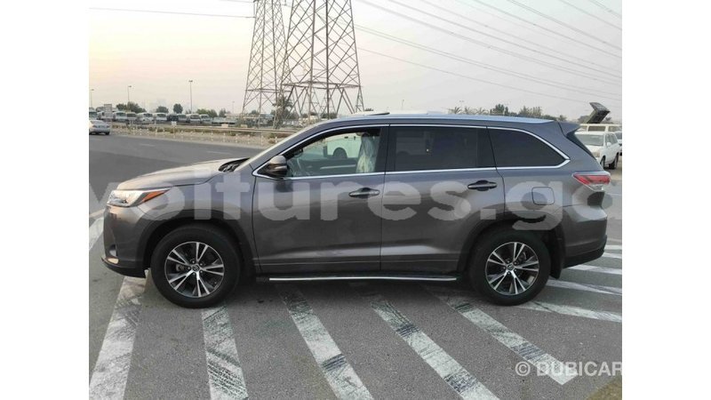 Big with watermark toyota highlander estuaire import dubai 4403