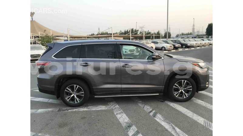 Big with watermark toyota highlander estuaire import dubai 4403