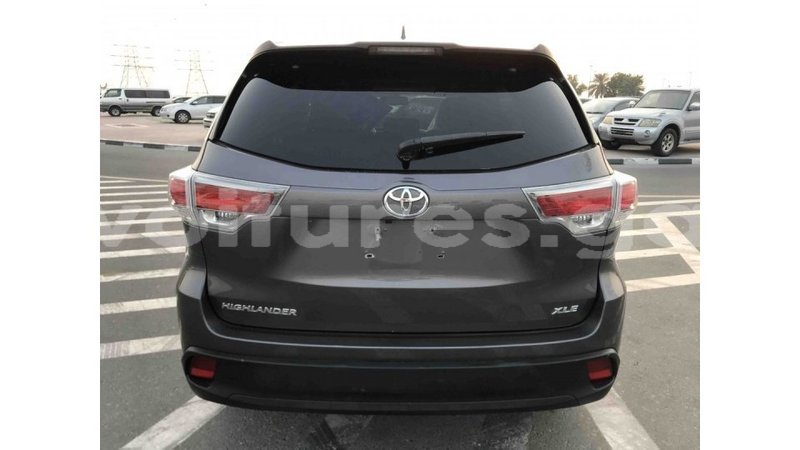 Big with watermark toyota highlander estuaire import dubai 4403