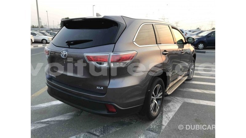 Big with watermark toyota highlander estuaire import dubai 4403