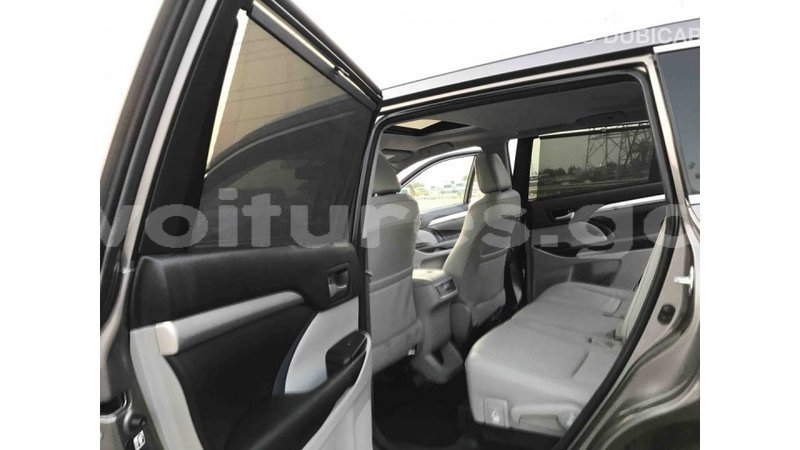 Big with watermark toyota highlander estuaire import dubai 4403