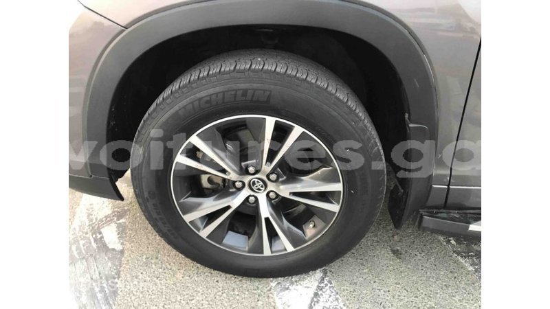 Big with watermark toyota highlander estuaire import dubai 4403