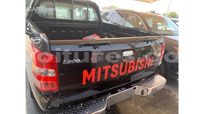 Big with watermark mitsubishi l200 estuaire import dubai 4404