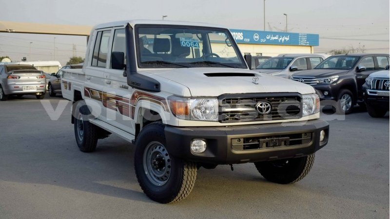 Big with watermark toyota land cruiser estuaire import dubai 4405