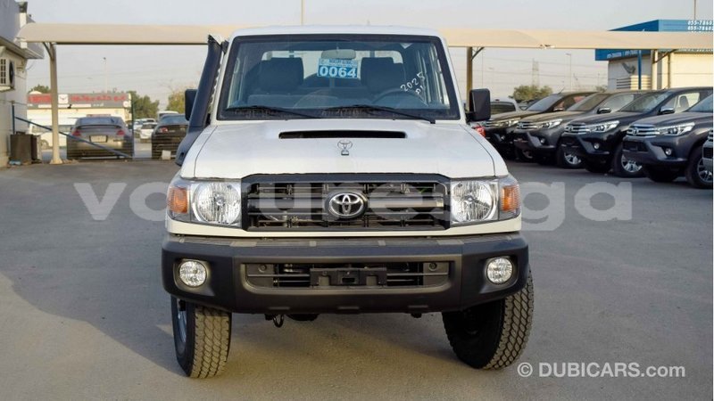 Big with watermark toyota land cruiser estuaire import dubai 4405