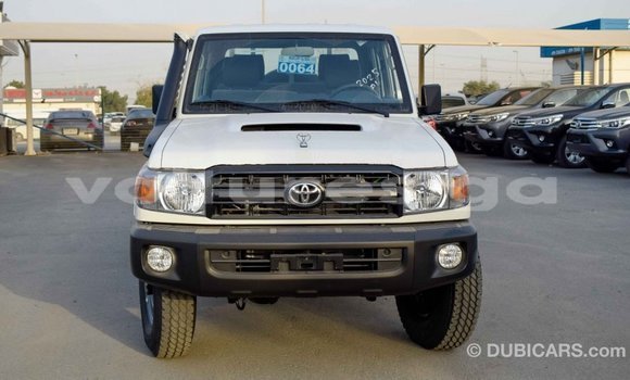 Acheter Import Voiture Toyota Land Cruiser Beige à Import - Dubai, Estuaire Acheter Import Voiture Toyota Land Cruiser Beige à Import - Dubai, Estuaire