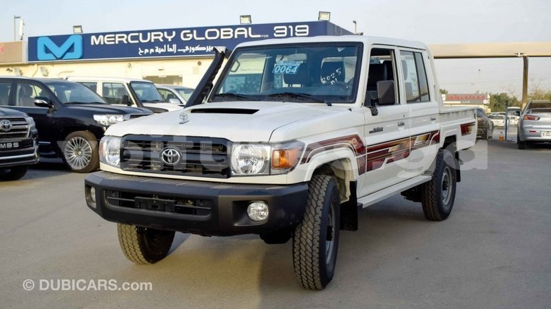 Big with watermark toyota land cruiser estuaire import dubai 4405