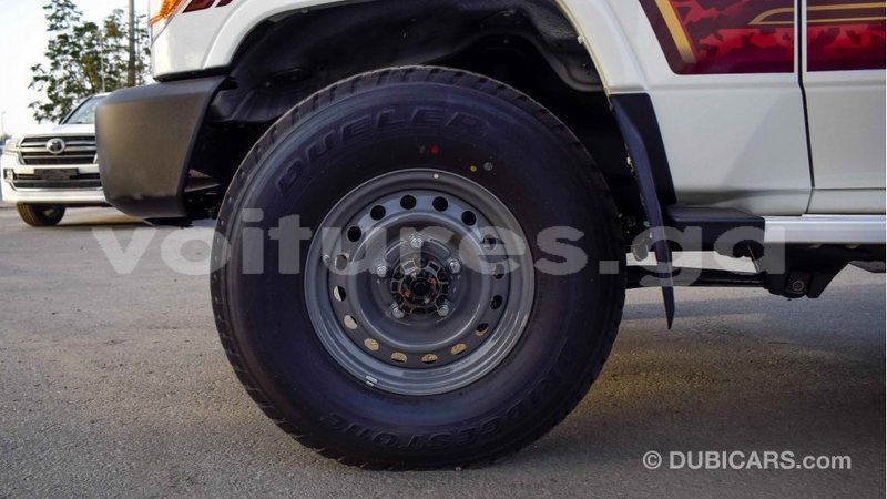 Big with watermark toyota land cruiser estuaire import dubai 4405