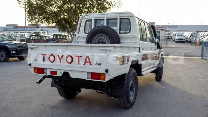 Big with watermark toyota land cruiser estuaire import dubai 4405