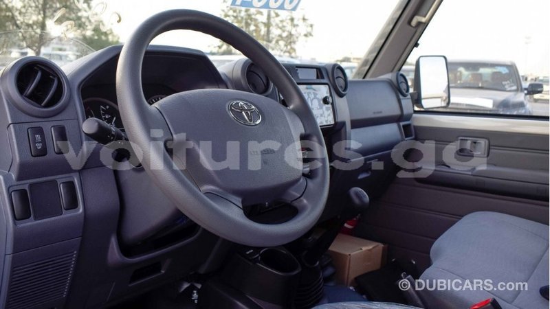 Big with watermark toyota land cruiser estuaire import dubai 4405