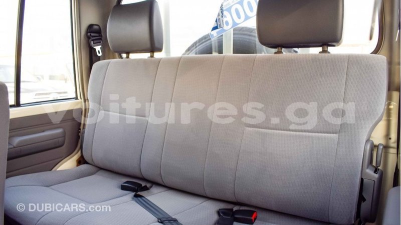 Big with watermark toyota land cruiser estuaire import dubai 4405