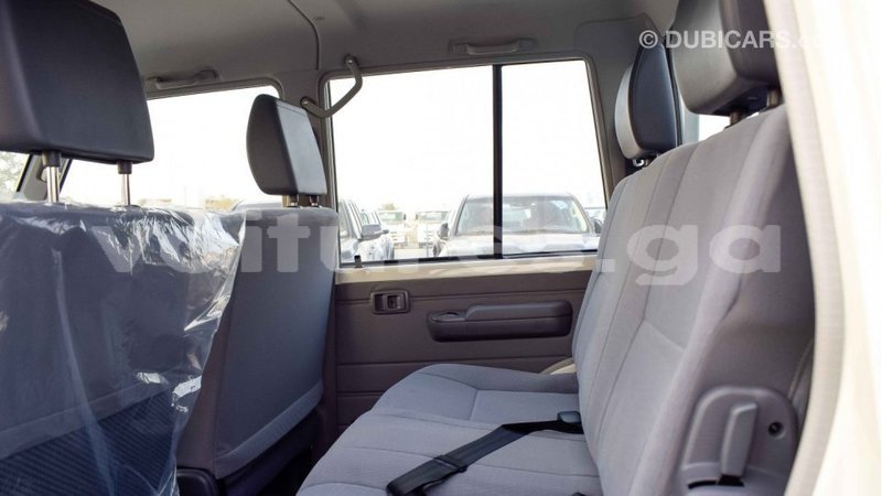 Big with watermark toyota land cruiser estuaire import dubai 4405