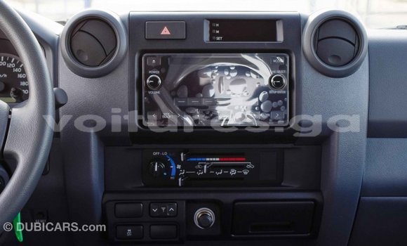 Acheter Import Voiture Toyota Land Cruiser Beige à Import - Dubai, Estuaire Acheter Import Voiture Toyota Land Cruiser Beige à Import - Dubai, Estuaire