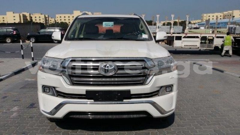 Big with watermark toyota land cruiser estuaire import dubai 4406