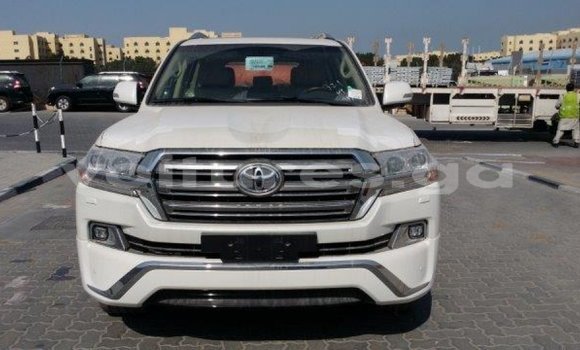 Acheter Import Voiture Toyota Land Cruiser Blanc à Import - Dubai, Estuaire Acheter Import Voiture Toyota Land Cruiser Blanc à Import - Dubai, Estuaire