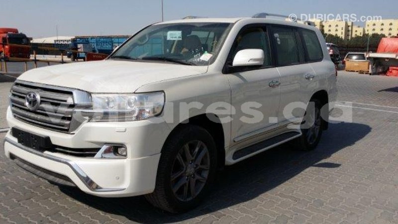 Big with watermark toyota land cruiser estuaire import dubai 4406