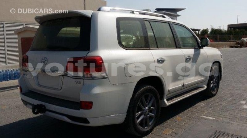 Big with watermark toyota land cruiser estuaire import dubai 4406