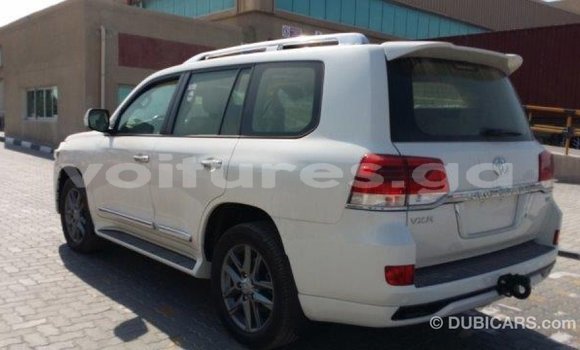 Acheter Import Voiture Toyota Land Cruiser Blanc à Import - Dubai, Estuaire Acheter Import Voiture Toyota Land Cruiser Blanc à Import - Dubai, Estuaire