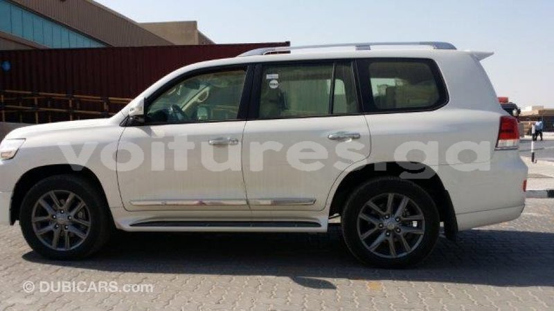 Big with watermark toyota land cruiser estuaire import dubai 4406