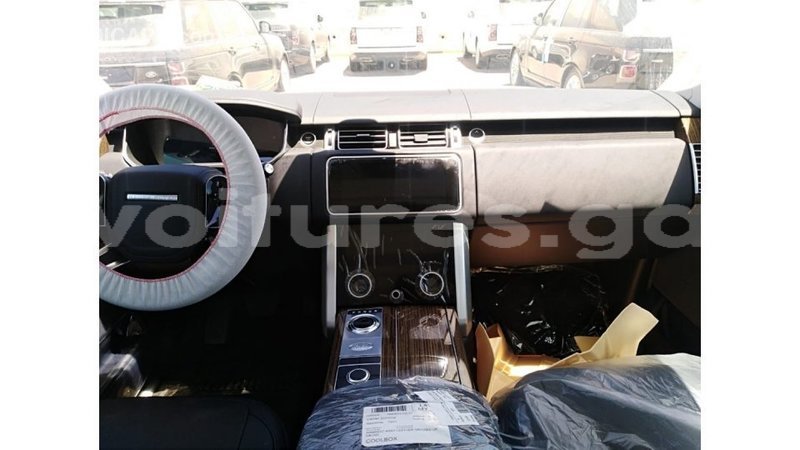 Big with watermark land rover range rover estuaire import dubai 4407