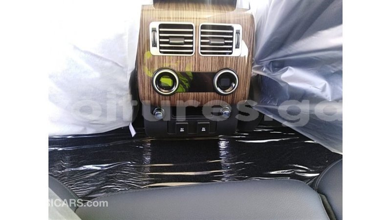 Big with watermark land rover range rover estuaire import dubai 4407