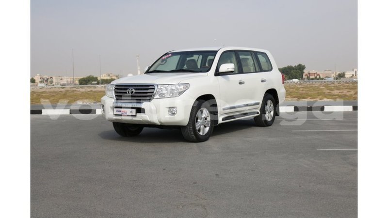 Big with watermark toyota land cruiser estuaire import dubai 4409