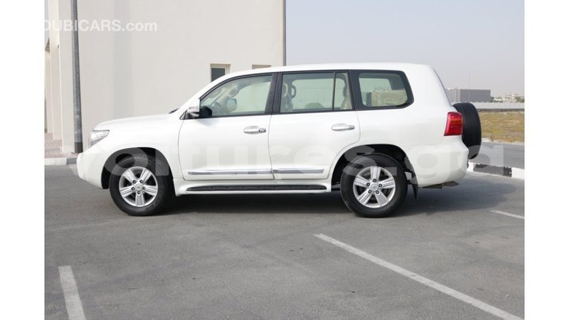 Big with watermark toyota land cruiser estuaire import dubai 4409