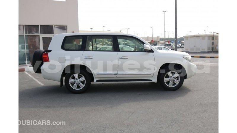 Big with watermark toyota land cruiser estuaire import dubai 4409