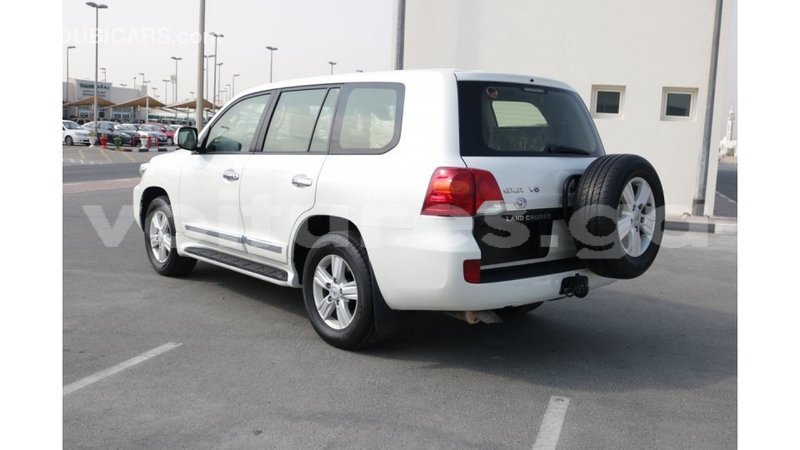 Big with watermark toyota land cruiser estuaire import dubai 4409