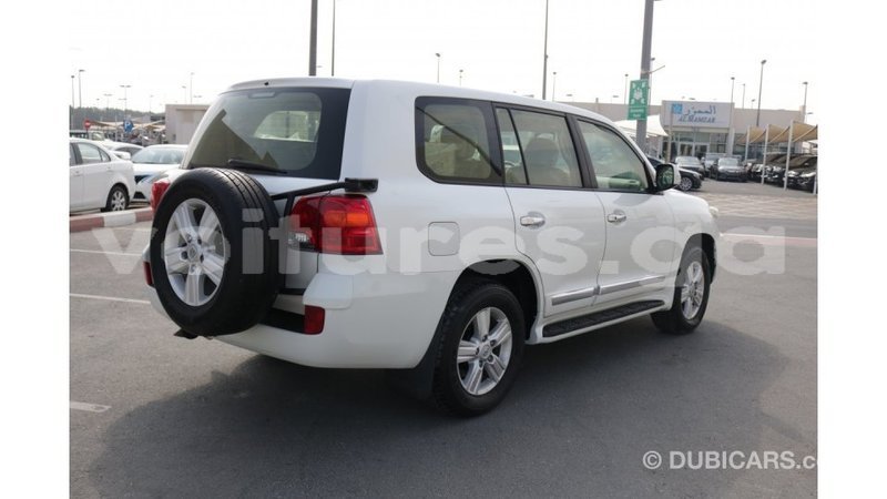 Big with watermark toyota land cruiser estuaire import dubai 4409