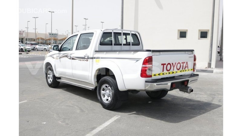 Big with watermark toyota hilux estuaire import dubai 4411