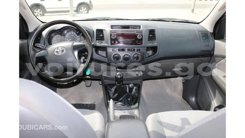 Big with watermark toyota hilux estuaire import dubai 4411