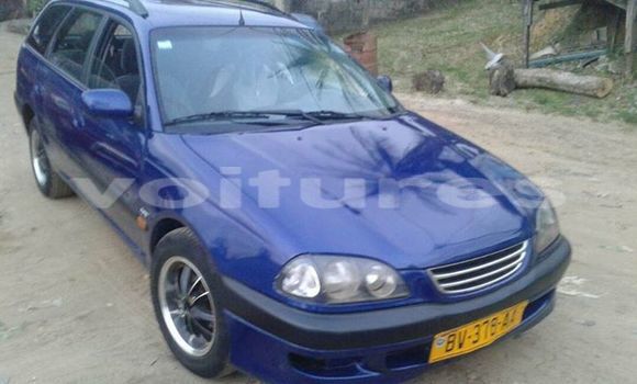 Acheter Occasion Voiture Toyota Avensis Bleu à Libreville, Estuaire