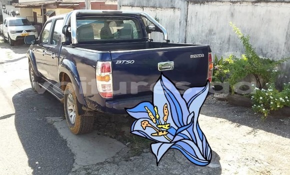 Sayi Na hannu Mazda BT-50 Blue Mota in Libreville a estuary Sayi Na hannu Mazda BT-50 Blue Mota in Libreville a estuary