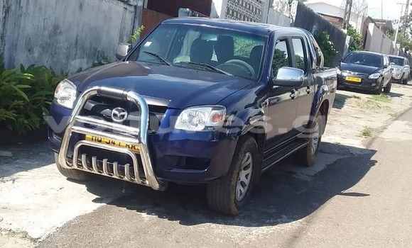 Sayi Na hannu Mazda BT-50 Blue Mota in Libreville a estuary Sayi Na hannu Mazda BT-50 Blue Mota in Libreville a estuary