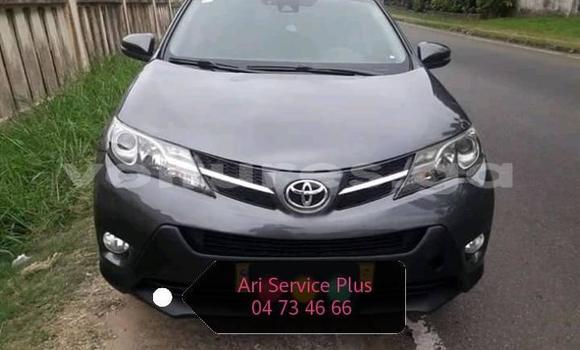 Sayi Na hannu Toyota RAV4 Azurfa Mota in Libreville a estuary Sayi Na hannu Toyota RAV4 Azurfa Mota in Libreville a estuary