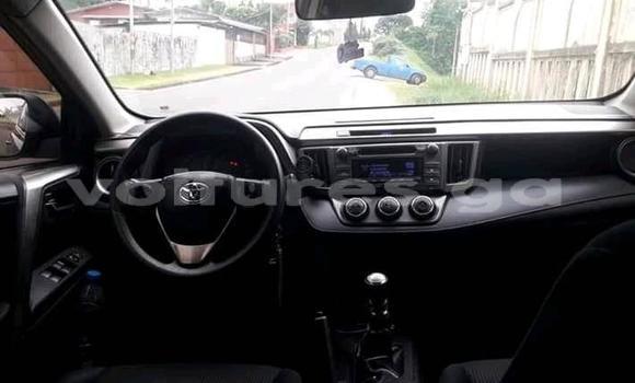 Sayi Na hannu Toyota RAV4 Azurfa Mota in Libreville a estuary Sayi Na hannu Toyota RAV4 Azurfa Mota in Libreville a estuary