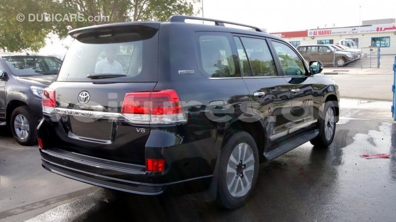 Big with watermark toyota land cruiser estuaire import dubai 4448