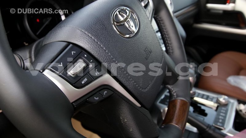 Big with watermark toyota land cruiser estuaire import dubai 4448