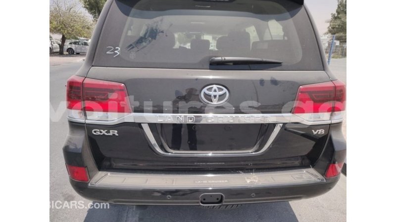 Big with watermark toyota land cruiser estuaire import dubai 4449