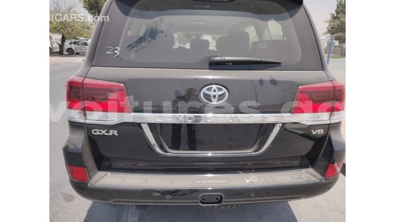 Big with watermark toyota land cruiser estuaire import dubai 4449